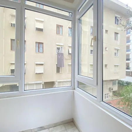 Colorful House With Balcony On Bagdat Street Κωνσταντινούπολη